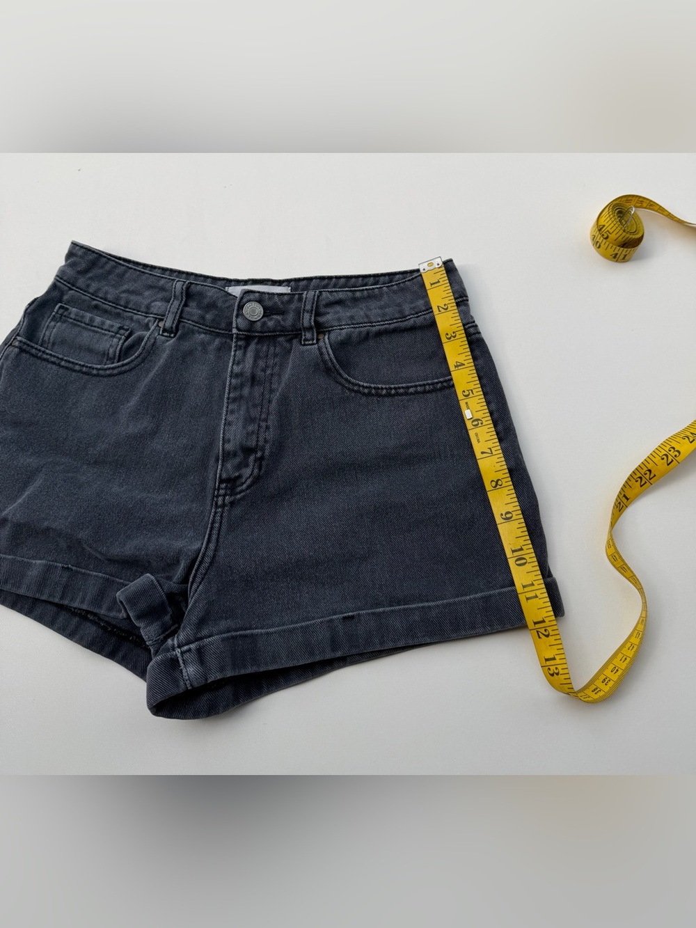 Pacsun Charcoal Gray High Rise Jean Mom Shorts 26 Baddie Washed Faded Black EUC - Picture 9 of 11